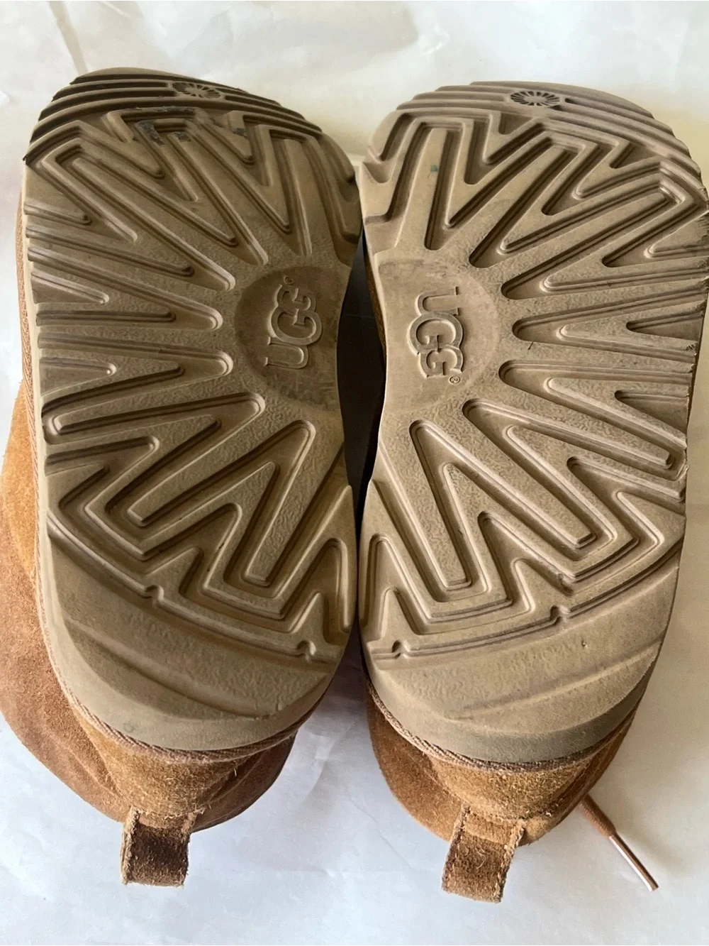 UGG Men’s Suede Chukka Boot - Chestnut Tan